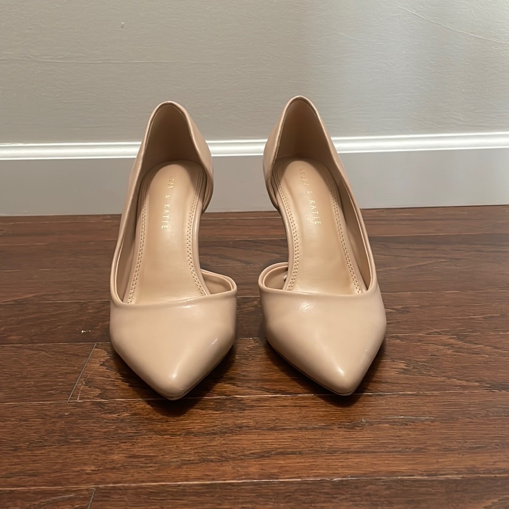 Kelly & Katie Nude Driella Heels. Size 8.5